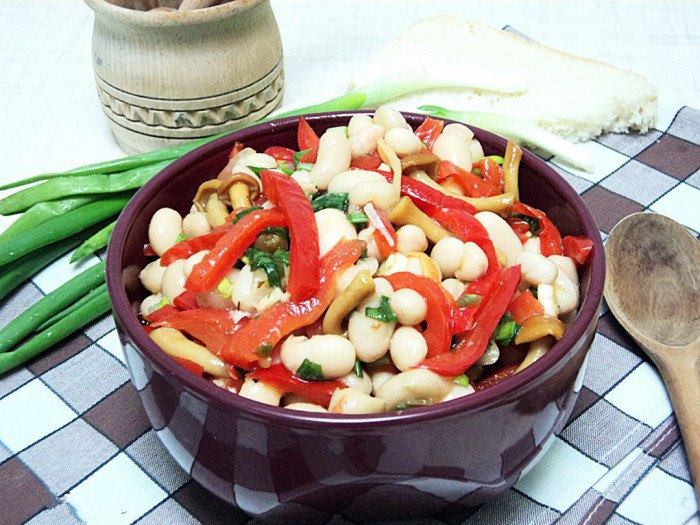 Салат с белой фасолью – питательное и полезное блюдо на все случаи жизни