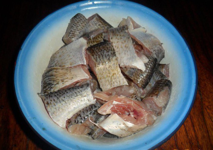 Консервы из рыбы, приготовленные в мультиварке