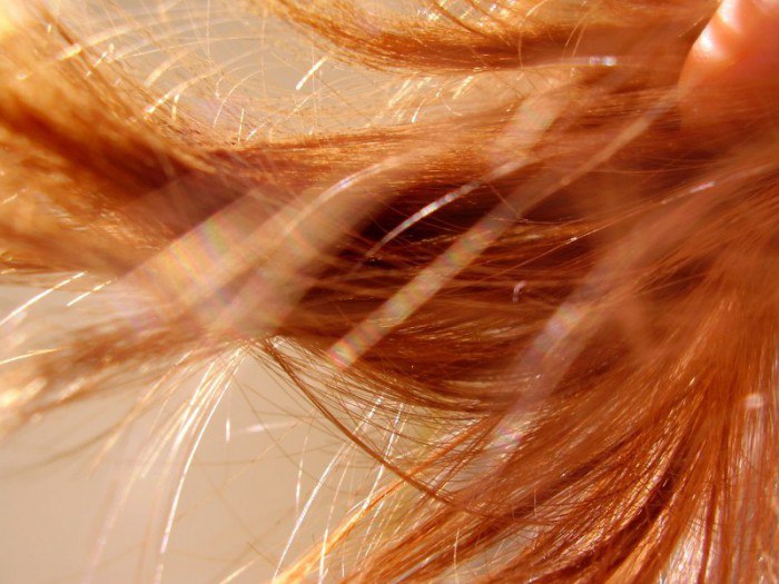 Особенности стрижки волос горячей бритвой и ножницами: плюсы и минусы