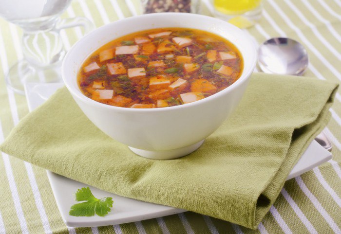 Просто и вкусно: учимся готовить вкусный суп с сосисками