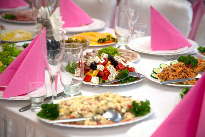Какие блюда можно приготовить на свадьбу и варианты для фуршетного стола