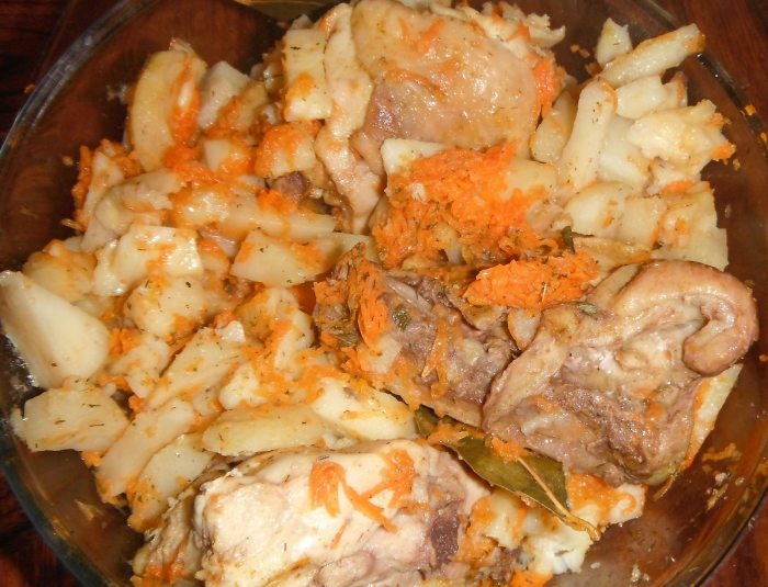 Рецепт тушеной картошки с курицей и грибами