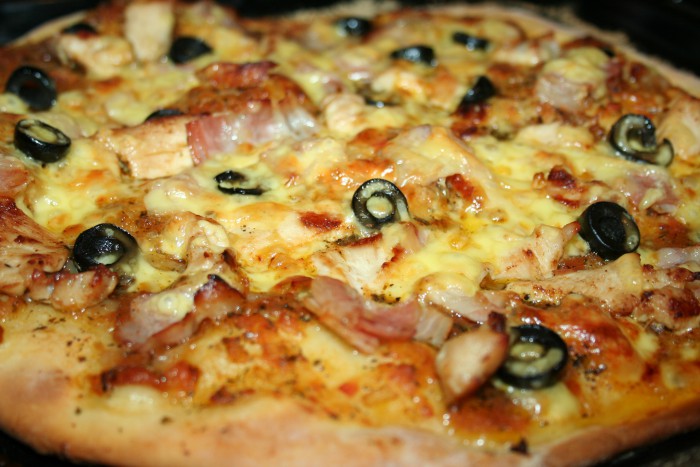 Морская пицца с тунцом: правила приготовления